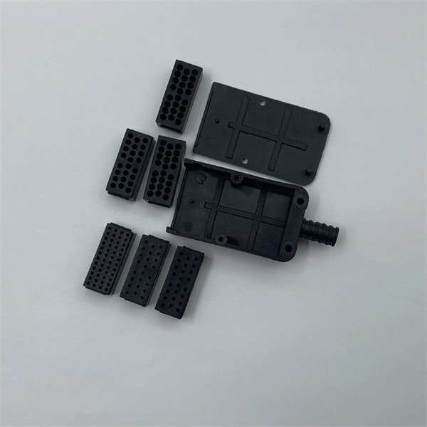 Installation of 12-core fiber optic cable junction box