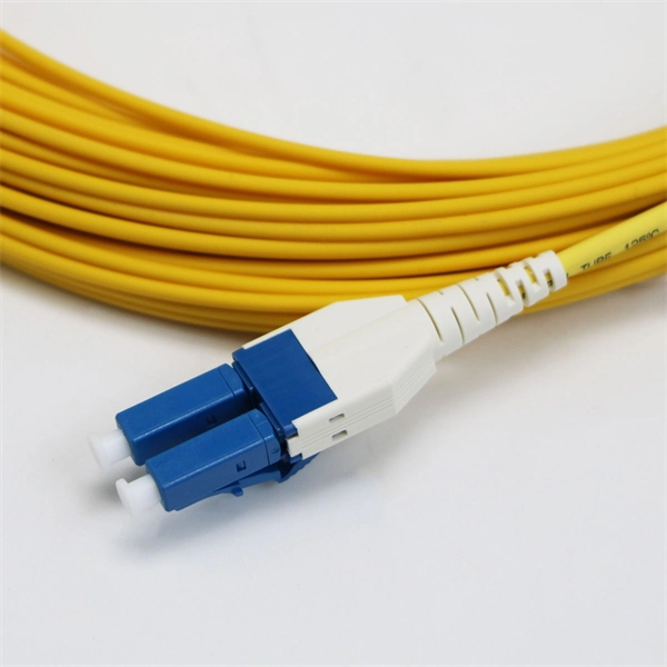 Low-loss power supply system for telecommunications sites used in hospitals